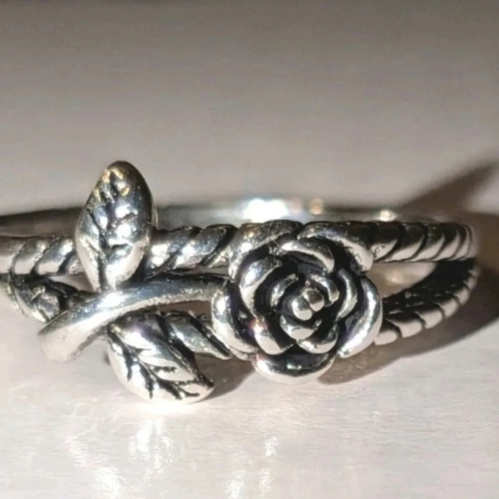Lovely Rose Silver Intricate Detailed Rose Floral Ring